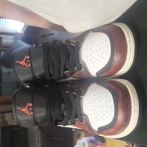Boys Size 7Y Jordan One Bloodline Sneakers